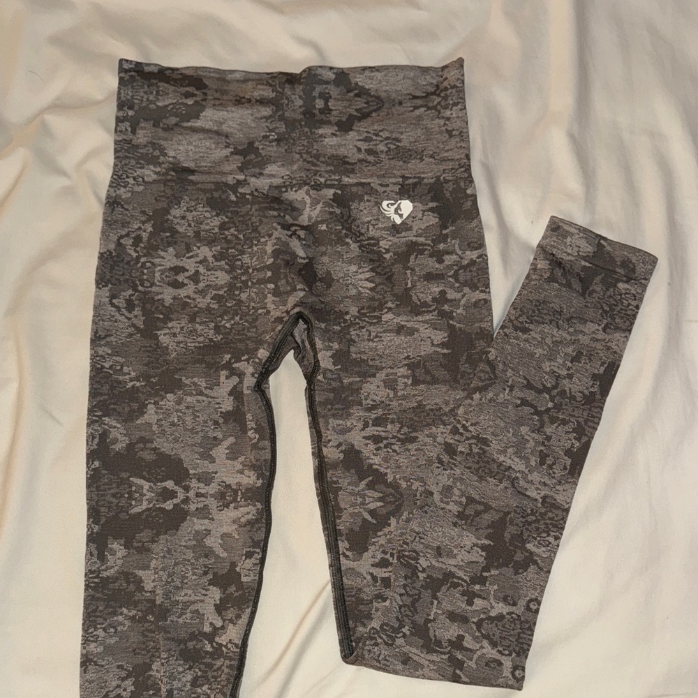 Women’s Best Camo leggings